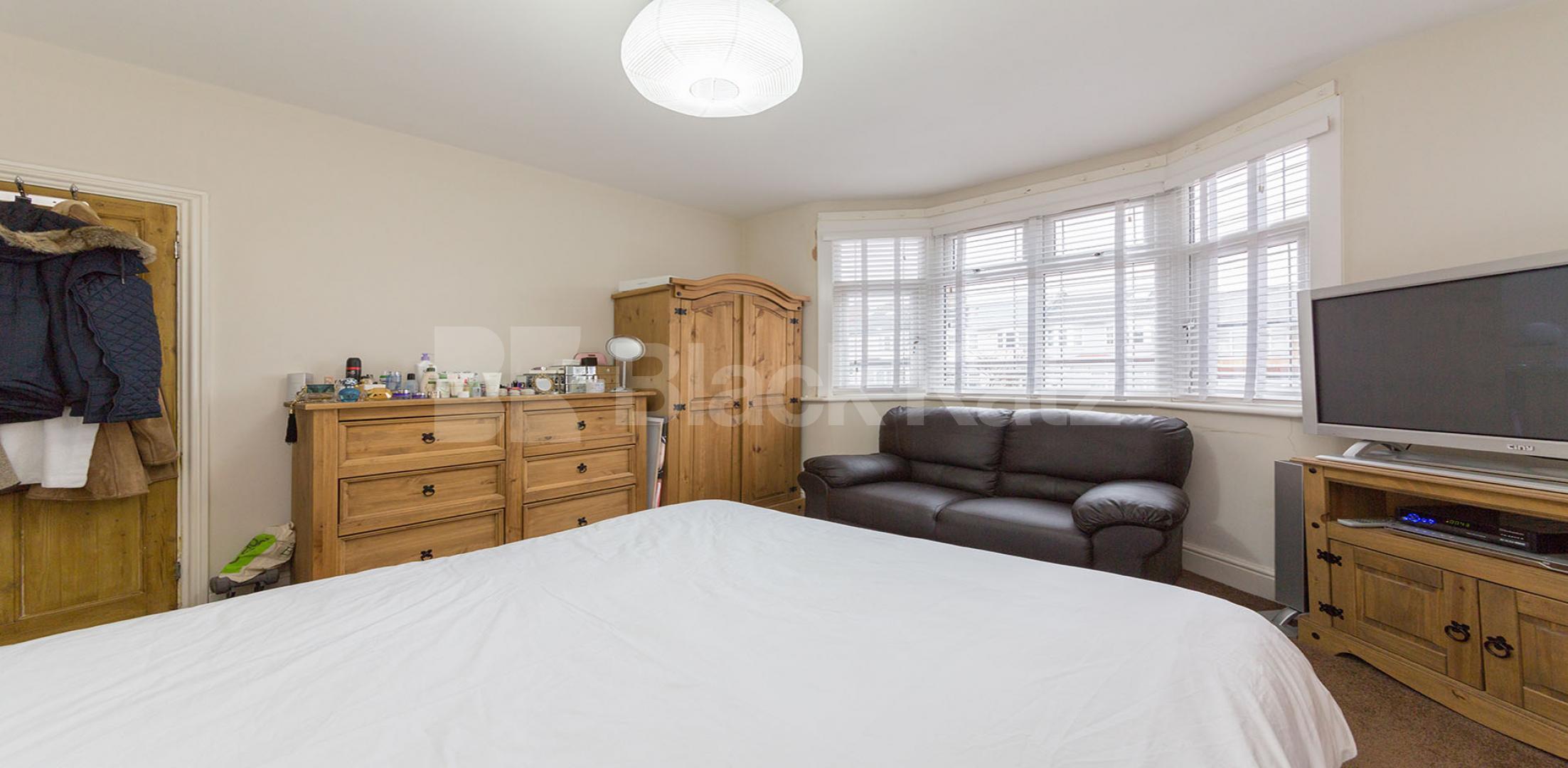 			Fantastic New Instruction!, 4 Bedroom, 1 bath, 1 reception House			  Petworth Road, North Finchley
